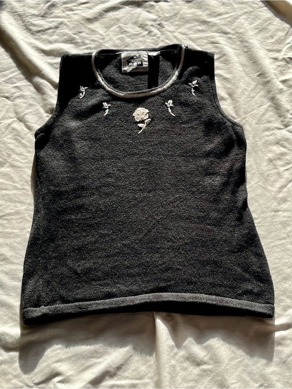 Storybook Knits Vintage Winter Roses Embroidered Sweater Vest Tank Top Small S